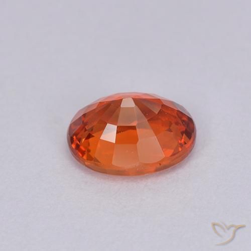 Saphir Rouge cramoisi vif naturelle ovale, 0.88 ct, VVS