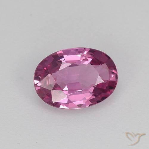 Saphir Pourpre moyen naturelle ovale, 0.69 ct, VVS