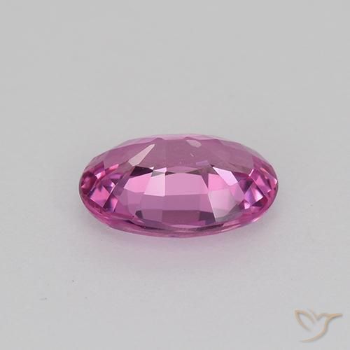 Saphir Pourpre moyen naturelle ovale, 0.69 ct, VVS