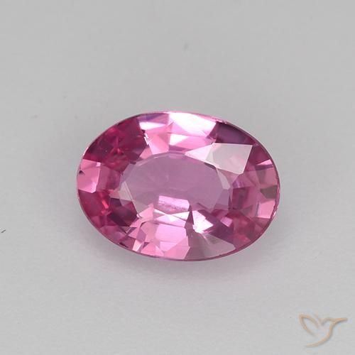 Saphir Pourpre moyen naturelle ovale, 0.67 ct, VVS