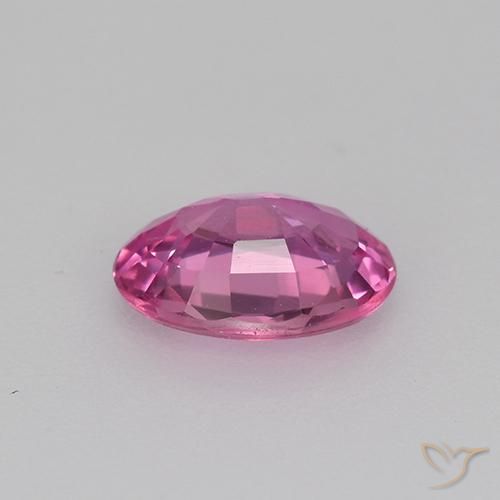 Saphir Pourpre moyen naturelle ovale, 0.67 ct, VVS