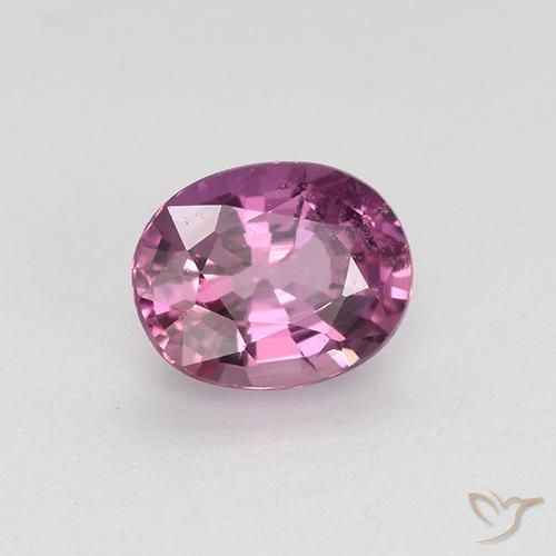 Saphir Pourpre moyen naturelle ovale, 0.72 ct, VVS-VS