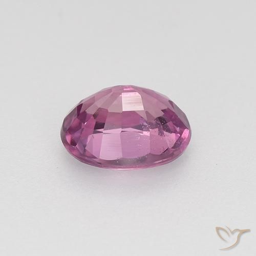Saphir Pourpre moyen naturelle ovale, 0.72 ct, VVS-VS