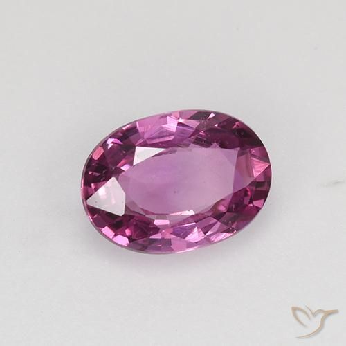 Saphir Pourpre moyen naturelle ovale, 0.82 ct, VVS-VS