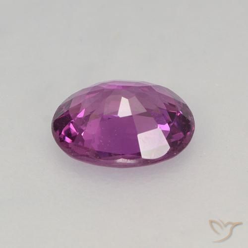 Saphir Pourpre rosâtre intense naturelle ovale, 0.68 ct, VVS