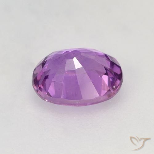 Saphir Violet moyen naturelle ovale, 0.76 ct, VVS-VS