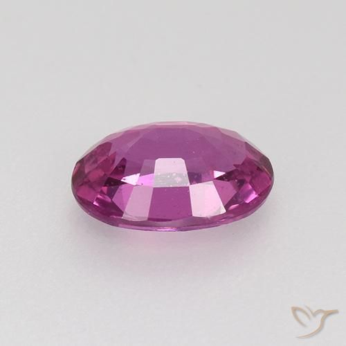 Saphir Pourpre moyen-foncé naturelle ovale, 0.85 ct, VVS-VS