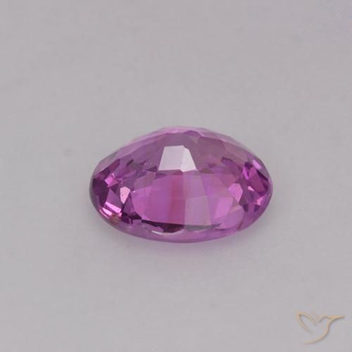 Saphir Pourpre rosâtre profond naturelle ovale, 0.79 ct, VVS-VS