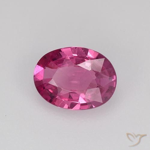 Saphir Pourpre moyen naturelle ovale, 0.60 ct, VVS-VS