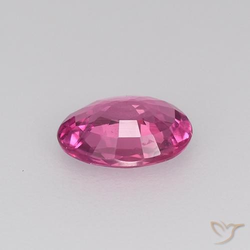 Saphir Pourpre moyen naturelle ovale, 0.60 ct, VVS-VS