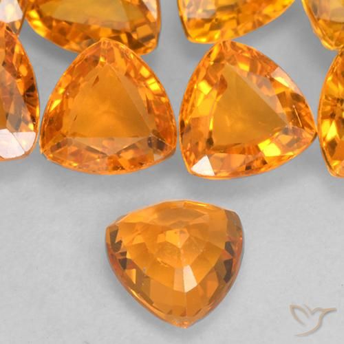 Saphir Orange moyen naturelle Trillion, 0.67 ct, VVS-VS