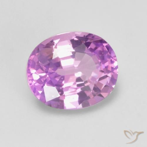 Saphir Pourpre rosâtre profond naturelle ovale, 0.65 ct, VVS-VS