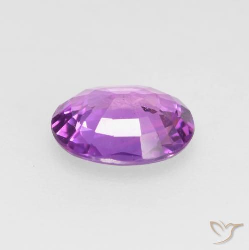Saphir Pourpre moyen naturelle ovale, 0.57 ct, VS