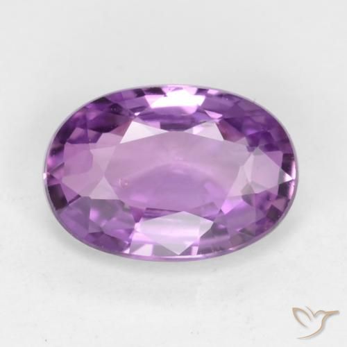 Saphir Pourpre moyen naturelle ovale, 0.62 ct, VVS-VS