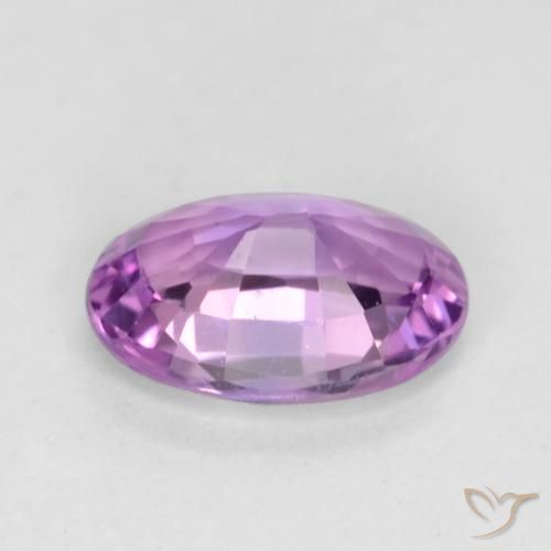 Saphir Pourpre rosâtre moyen naturelle ovale, 0.55 ct, VS