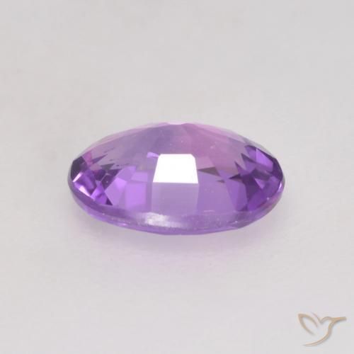 Saphir Violet moyen naturelle ovale, 0.56 ct, VS
