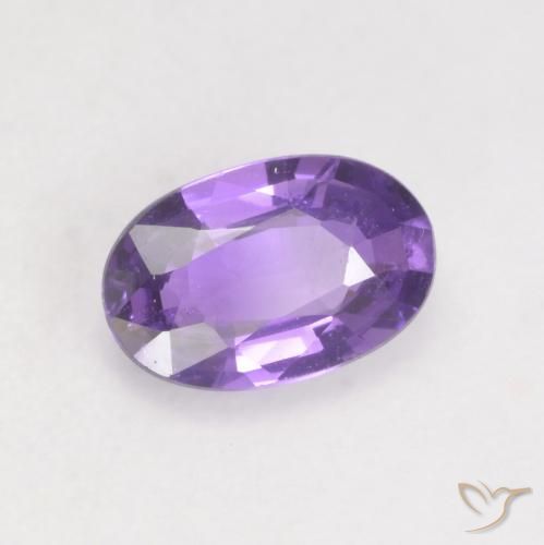 Saphir Raisin violet vif naturelle ovale, 0.49 ct, VS
