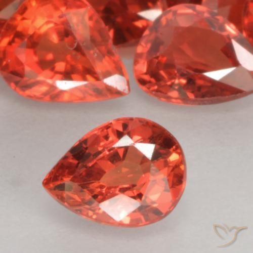Saphir Rouge moyen naturelle En forme de poire, 0.38 ct, VVS-VS