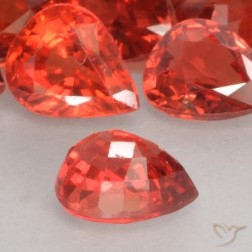 Saphir Rouge moyen naturelle En forme de poire, 0.38 ct, VVS-VS