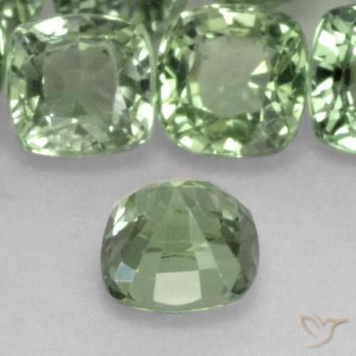 Saphir Vert sauge léger naturelle Coussin, 0.42 ct, VVS-VS