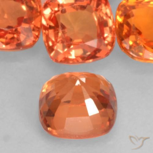 Saphir Orange moyen naturelle Coussin, 0.54 ct, VVS-VS