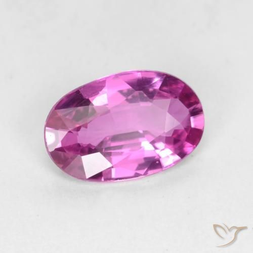 Saphir Pourpre moyen naturelle ovale, 0.58 ct, VVS-VS