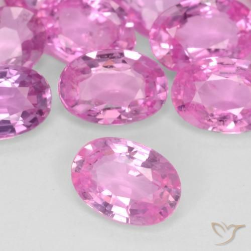 Saphir Pourpre moyen naturelle ovale, 0.50 ct, VVS-VS