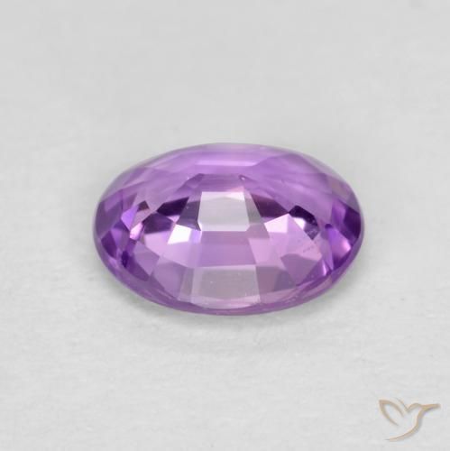 Saphir Pourpre violacé moyen naturelle ovale, 0.43 ct, VVS-VS