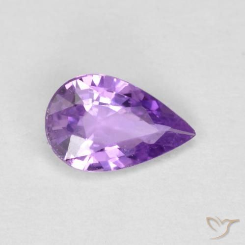 Saphir Pourpre violacé moyen naturelle En forme de poire, 0.39 ct, VVS-VS