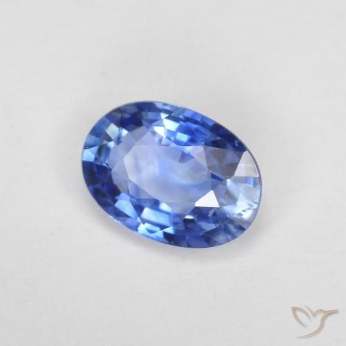 Saphir Bleu foncé moyen naturelle ovale, 0.54 ct, VS
