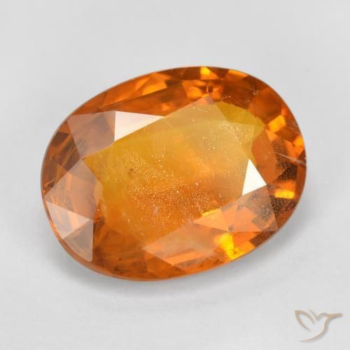 Saphir Orange rougeâtre naturelle ovale, 6.96 ct, VS-SI