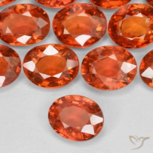 Saphir Rouge intense naturelle ovale, 0.45 ct, VS