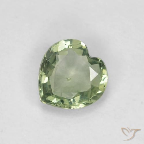Saphir vert sauge léger naturelle forme de coeur, 0,40 ct, VS