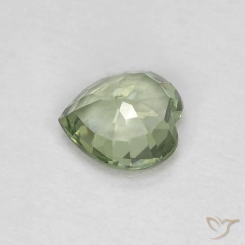 Saphir vert sauge léger naturelle forme de coeur, 0,40 ct, VS