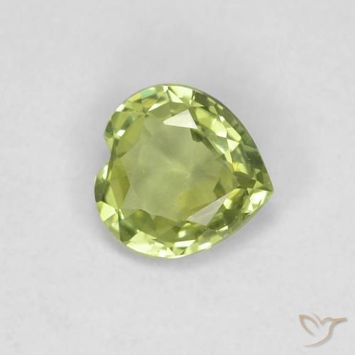 Saphir Vert chaud naturelle Cœur, 0.37 ct, VVS
