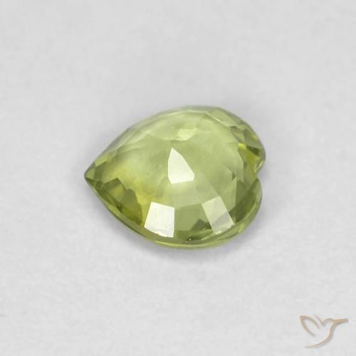 Saphir Vert chaud naturelle Cœur, 0.37 ct, VVS