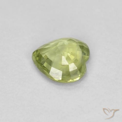 Saphir Jaune verdâtre clair naturelle Cœur, 0.37 ct, VVS