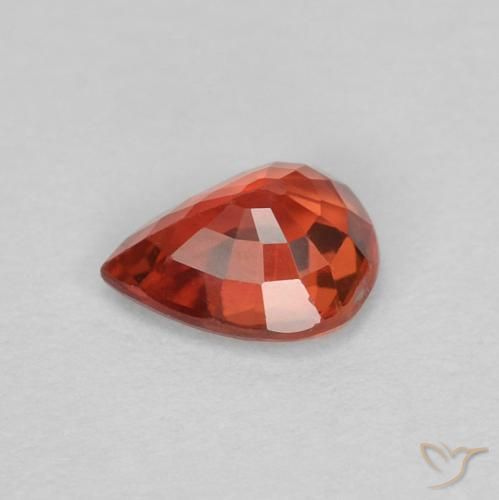Saphir Rouge vif naturelle En forme de poire, 0.36 ct, VVS-VS