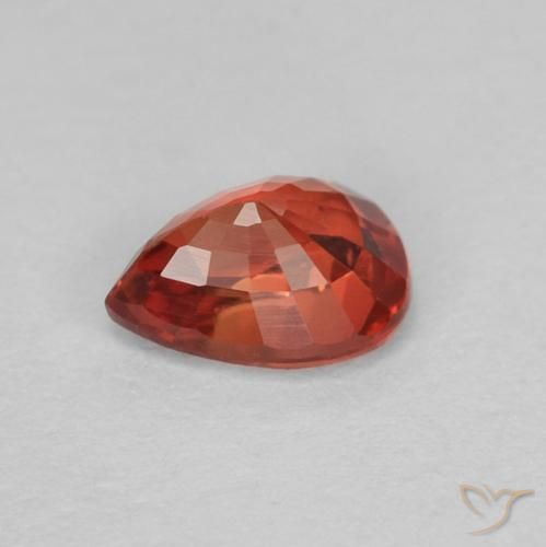 Saphir Rouge intense naturelle En forme de poire, 0.38 ct, VVS-VS