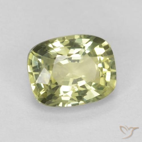 Saphir Vert poire léger naturelle Coussin, 0.67 ct, VVS-VS
