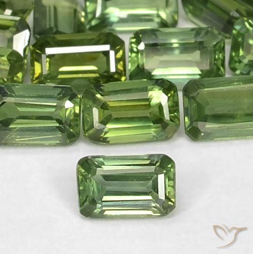 0.40ct Naturel Medium Light Green Saphir, Taille émeraude, VS