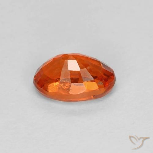 Saphir Rouge intense naturelle ovale, 0.74 ct, VVS-VS