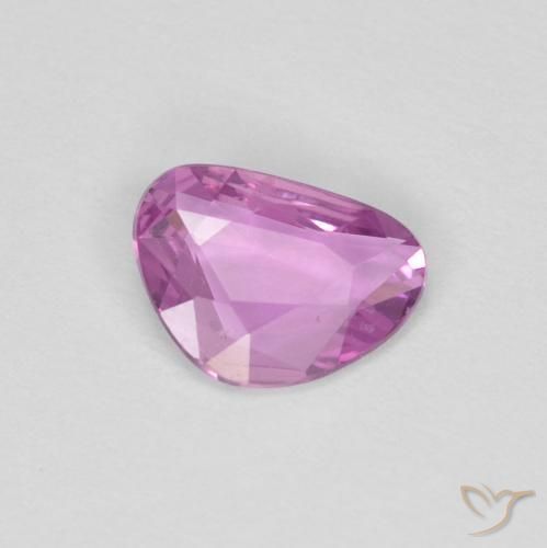 Saphir Pourpre moyen naturelle Fantaisie, 0.51 ct, VVS-VS