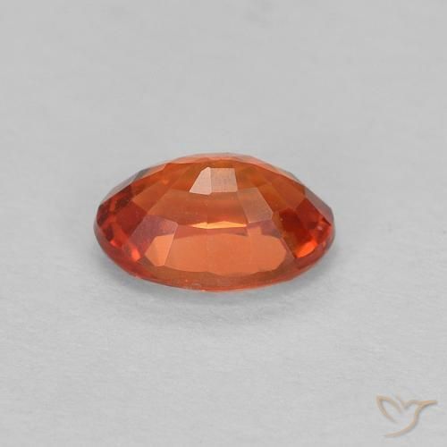 Saphir Orange rougeâtre naturelle ovale, 0.62 ct, VVS-VS