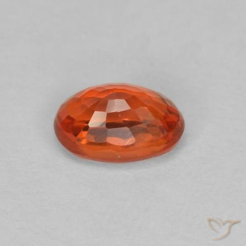 Saphir Orange rougeâtre naturelle ovale, 0.65 ct, VVS