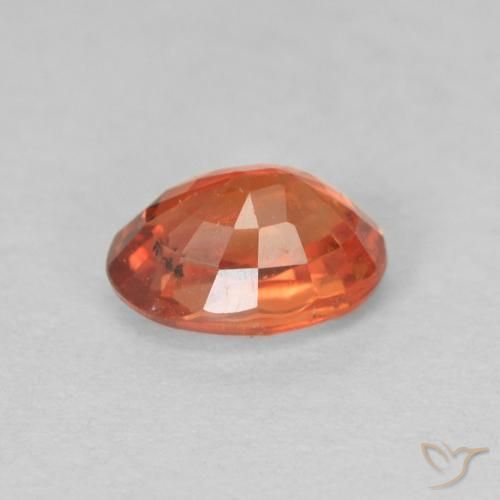 Saphir Rouge moyen naturelle ovale, 0.68 ct, VS