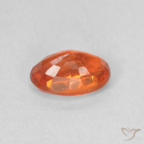 Saphir Orange rougeâtre naturelle ovale, 0.70 ct, VVS-VS