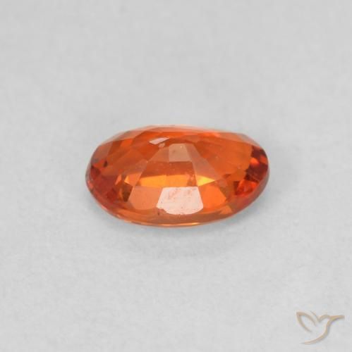 Saphir Orange rougeâtre naturelle ovale, 0.54 ct, VVS