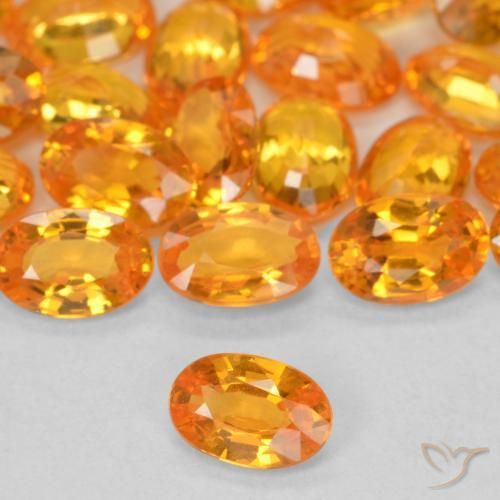 Saphir Orange vif naturelle ovale, 0.60 ct, VVS-VS