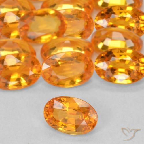 Saphir Orange rougeâtre naturelle ovale, 0.62 ct, VVS-VS